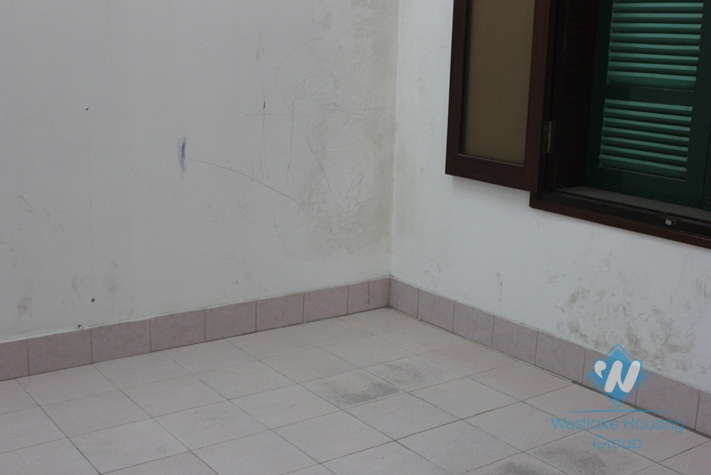 Unfurnished house for rent in Nghi Tam street, Tay Ho, Hanoi